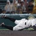 阪神　佐藤輝明がダイビングキャッチ！ルーカスが拍手　甲子園は大歓声　６連敗脱出へ守備でチームを鼓舞