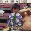 大相撲秋場所で張り手の応酬に国技館騒然　勝者が足元おぼつかず　「結構もらったな」「ふらふらしてる」と心配の声