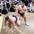 36歳高安が横綱大の里から金星「強い人に勝つのは達成感」歴代９位年長記録　現役２位通算７個