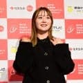 ミヤコレこと都玲華、赤のミニスカ＆赤マニキュアの素足ぞかせる／前夜祭