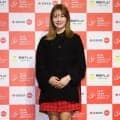 人気プロが雰囲気一変可憐な姿で魅了　都玲華はチェック柄ミニスカートでキュートに　安田祐香は美脚のぞくショートパンツ姿、脇元華はレアなメガネ姿で登場