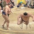 高安　年長記録歴代９位３６歳６カ月で金星　バタつく横綱尻目にクルリ「気持ちも前向きに」