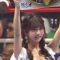 「さっきより薄着」「露出増えてる」ラウンドガール、突然の“大胆”衣装チェンジ よりセクシー路線にファンざわめき