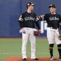 二塁上で起きた「イエス、フォーリンラブ」　敵同士の“神シンクロ”を「アクスタにしたい」
