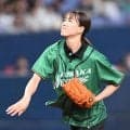 バレー女子　元日本代表の林琴奈が始球式　見事なノーバウンド投球に大歓声　３日前に結婚発表　笑顔振りまく