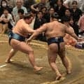 「チャンピオンいるじゃん！」大相撲砂かぶり席から鋭い眼光　ボクシング元世界王者の姿にＳＮＳ反応「むちゃ足元を見ている」