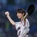 ヤクルト　モデルで俳優の佐藤菫がファーストピッチセレモニー「緊張しましたけど光栄です」