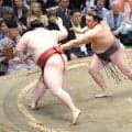 綱取りの霧島が首位タイの４勝目　横綱昇進にむけ「一日一番、集中する」