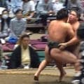 背筋力265キロの“規格外”パワーに相手力士が“愕然” 男前対決で土俵際の攻防が話題