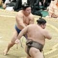 藤ノ川　新小結伯乃富士を圧倒　同期ながら先輩を押し出し「勝ちたかった」　幕内最年少２１歳大奮闘　３勝２敗と白星先行
