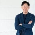 一体誰？　引退から10年も…独特投法が「現役時代を彷彿」、“謎の覆面男”の正体