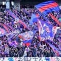 大物加入に｢マジでキターーー！｣元レアル＆U-21スペイン代表FWの来日映像公開にFC東京サポが熱狂！ 九尾の狐Tシャツ＆背番号99ユニ披露に｢イカしたTシャツ着てるね｣｢人柄も良さそう｣