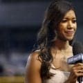 ドジャース地区優勝　シャンパンファイトで名物女性リポーターも黒ノースリーブ姿で体当たり取材　ずぶぬれになりながら「ワオ！」