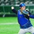 DeNA松尾にアクシデント　折れたバットが頭部直撃…ブルーシートで囲まれる