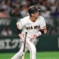 ミスター超えの巨人・坂本勇「素直にうれしいという気持ちと、比べちゃいけないなという思い」　八回に中越え二塁打で通算２４７２安打　長嶋茂雄を抜いて歴代単独９位も「打撃の成績自体は全然レベルの違う人」