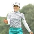【女子ゴルフ】佐久間朱莉が単独首位浮上　山城奈々が２位で追走　渋野日向子は予選通過なるか