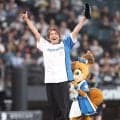 【日本ハム】純烈の白川裕二郎、見事なノーバン始球式　酒井一圭脱帽「本番に強いっすね」