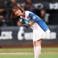 「ボブ×ユニフォーム姿、宇宙一可愛すぎるーーー！」エスコン降臨の３３歳人気美女、スカートひらりな可憐投球にネット騒然「可愛すぎて終わった」