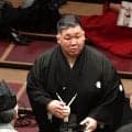 国仲涼子「素敵です。親方」千代の富士撃破の元安芸乃島を絶賛　普段厳しい高田川親方も満面笑み