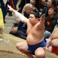 21歳藤ノ川5勝目、迷いなき激しい攻めにゲスト国仲涼子も興奮「気合が伝わります。あーすごい」