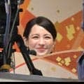 女優・国仲涼子さんがＮＨＫ解説席で観戦　同じ沖縄出身の平幕・美ノ海が横綱・大の里との１敗対決に敗れ「敵わない」