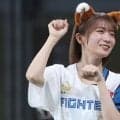 白ミニスカふわり　足ぴょん始球式が「めっちゃ可愛い」　エスコンFに降り立った元人気アイドルの仕草が話題「心を射抜かれた」