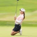 【女子ゴルフ】佐久間朱莉が７勝目へ単独首位ターン　神谷そらが１差２位で追走　吉沢柚月ら３位