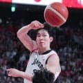 バスケ男子　日本ぼう然・・・韓国と激闘も敗れ史上初の金メダル逃す　序盤リードもＮＢＡ挑戦イ・ヒョンジュン止めきれず逆転負け　６４年ぶり銀メダル