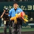 【阪神】「記念日」に再び大きな拍手　投球が58歳審判の顔面に当たり倒れるハプニング