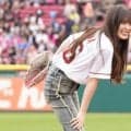 「癒される」19歳美女の輝く笑顔　「可愛すぎる」裏で…“違和感”しかないフォームに衝撃