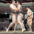 栄誠、英国出身力士３６年ぶりの勝ち越し　雨でハプニングも「小川さんのおかげで勝ち越しできました」