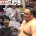 鉄人・玉鷲、土俵際で8度の猛攻凌ぐ衝撃の大逆転 「泣きそう」「あれ残せるのかよ」鳴りやまぬ指笛も