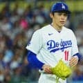 佐々木朗希の“左手”に視線集中 178cm女子高生の横で…米ファン指摘「新しい？」