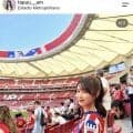 ソフトバンクの元チア　ヘソ出しの着こなしでサッカー観戦「Aiかと…」