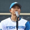 【こんな人】日本ハム中島卓也が磨いた「巧の技」三塁側ベンチでグラブを構える選手が続出