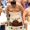 新十両の時不動が連敗を４で止める　不二家から贈られた『チョコまみれ』化粧まわしがＳＮＳで話題　デザインの裏側を明かす