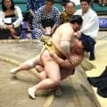 十両・輝、破竹の１０連勝で単独首位キープ「必死です」　中学の同級生・炎鵬を破る