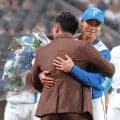 【日本ハム】引退試合臨む中島卓也に同期入団の杉谷拳士氏が花束贈る　スタンドから中島コールも