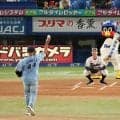 ヤクルト　ハウエル氏ファーストピッチに登場　「大親友」の池山監督から空振り奪い「当たりそうになった。ドキドキした」