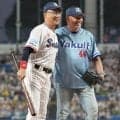 【ヤクルト】「大親友」池山監督が打席へ　92年MVPハウエル氏ファーストピッチセレモニー