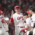 広島　新井監督続投　松田オーナー明言「新井しか思いつかなかった」来季５年目  若手育成の手腕評価「もっと無邪気にやってもいい」