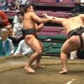 「なんだその勝ち方」元レスリング王者の力士、土俵際でマジック発動 「おぉぉ！」館内どよめき