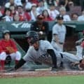 【広島】持丸泰輝「捕らないといけない、捕らないとダメ」本塁への送球を後逸…逆転負けに猛省