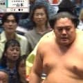 一山本の“謝罪”が引き起こした異例の事態 「謝罪で沸くw」「公務員の頭の下げ方」観客の笑顔と拍手にツッコミ相次ぐ 立ち合い不成立での一コマ