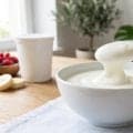 ヨーグルトのカロリーは100gで56kcal｜種類別の違いと選び方を栄養士が解説