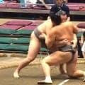 「取組中に気を失ってた」力士の真剣勝負で予期せぬアクシデント 強烈な張り手に土俵下でしばし動けず「ガクッときて心配」「威力恐るべし」