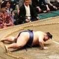 関取最軽量１０７キロの炎鵬、最重量２０２キロの一意との“体重９５キロ差”を制す　「恐怖心と戦いながらだった。無だった」