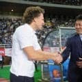 【日本代表】森保監督、国歌斉唱で“恒例”の涙　Ｃ大阪でもプレーしたフォルラン監督とハグも