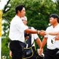 バーディ外して大歓声 完全アウェーで松山英樹は3大会ぶり初戦白星