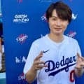 神木隆之介がド軍戦で華麗な始球式　捕手・山本由伸へノーバウンド投球、LA大歓声…ゴジラと参加